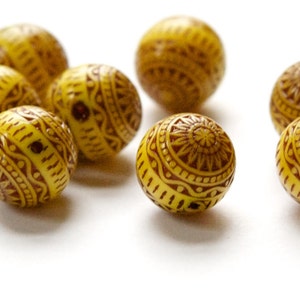 Vintage Yellow and Brown Etched Mosaic Acrylic Beads 12mm 8 bds014A image 3