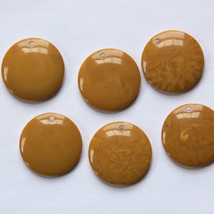 Vintage Taupe Brown Acrylic Circle Charms Drops (6) pnd161B