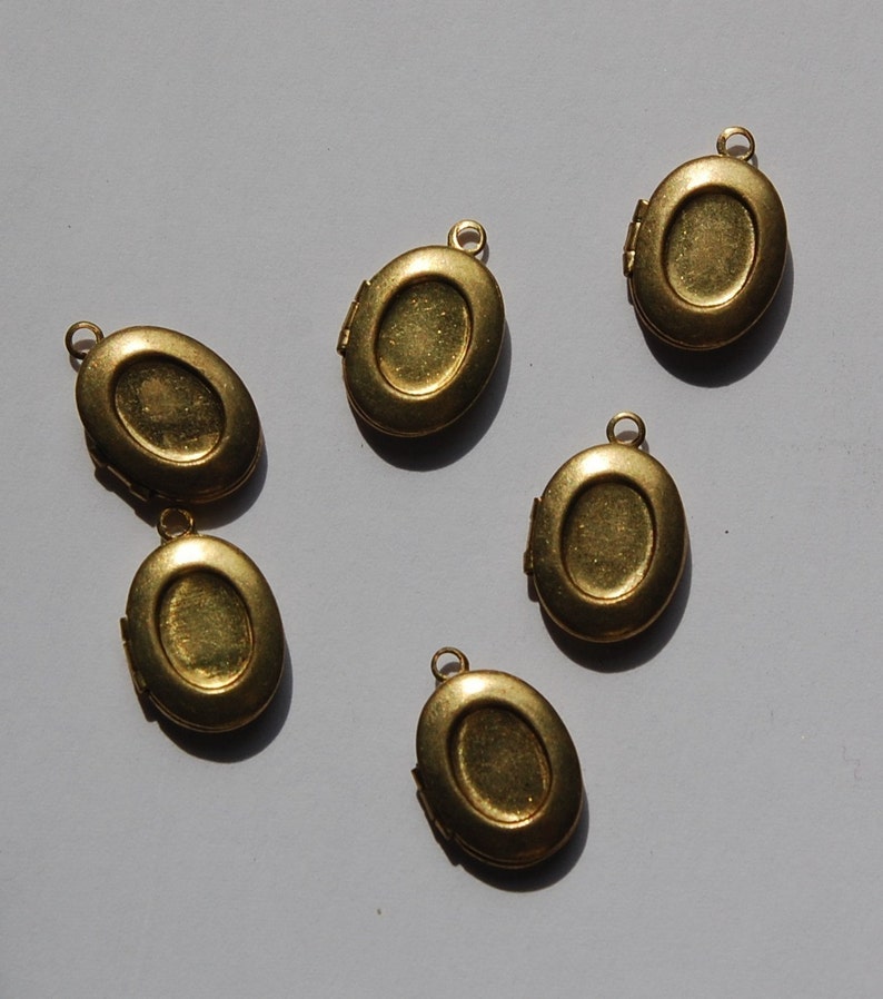 Vintage Small Raw Brass Oval Lockets with 8x6mm Setting lkt003H image 1