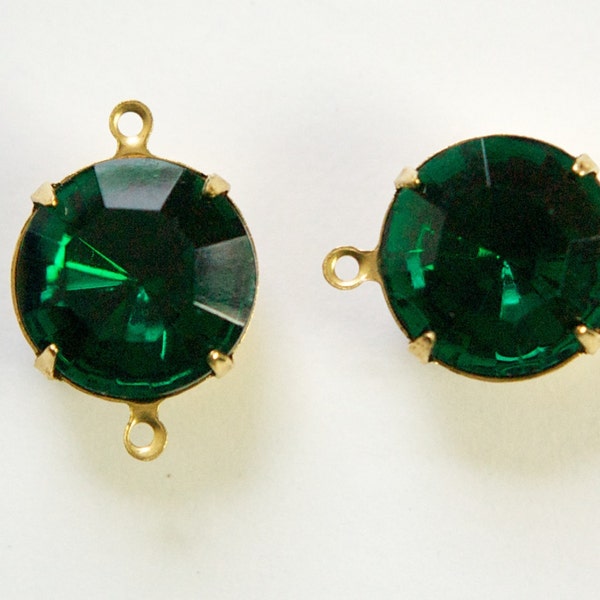 Vintage Emerald Faceted Glass Stones 2 Loop Brass Settings 15mm rnd012B2