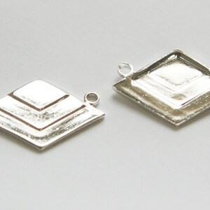 2 Loop Silver Plated Deco Layered V Connector Pendants  (2) mtl407E