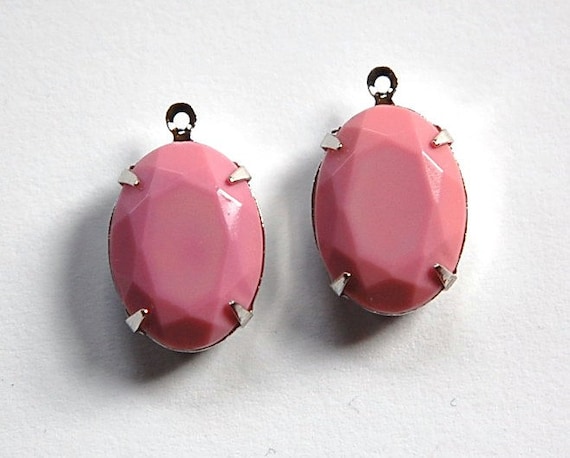 Setting store faceted stones