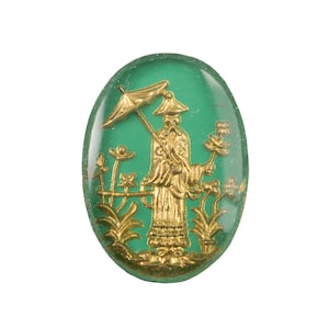 Aziatisch figuur van 25 x 18 mm met parasol groen en goudkleurig glas ovaal diepdruk (1)