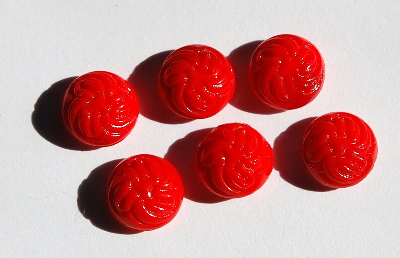 Vintage Red Etched Swirled Top Glass Cabochons 9mm cab038 image 1