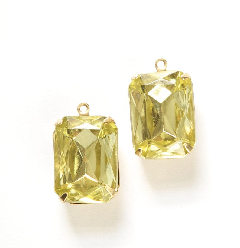 Vintage Jonquil Faceted Stones 1 Loop Brass Settings 18x13mm squ004FF image 1