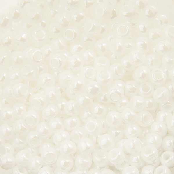 11/0 TOHO ROUND Opaque Lustered White Seed Bead (8g)