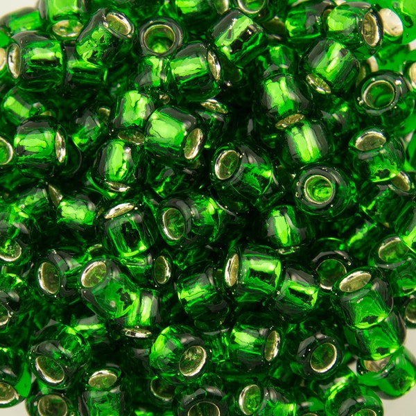 8/0 TOHO ROUND Silver Lined Grass Green Seed Bead (8g)