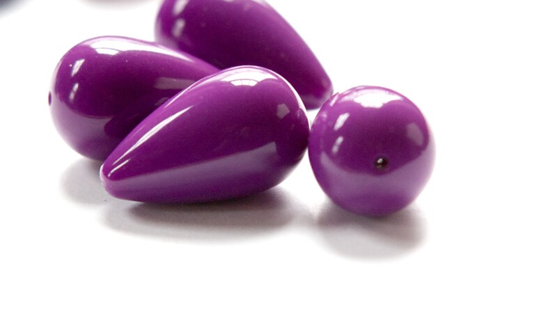 Vintage Acrylic Grape Purple Teardrop Beads 24mm bds205C image 2