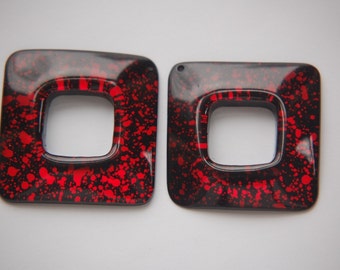 Vintage Retro Red and Black Acrylic Square Pendant Hoops (2) pnd107