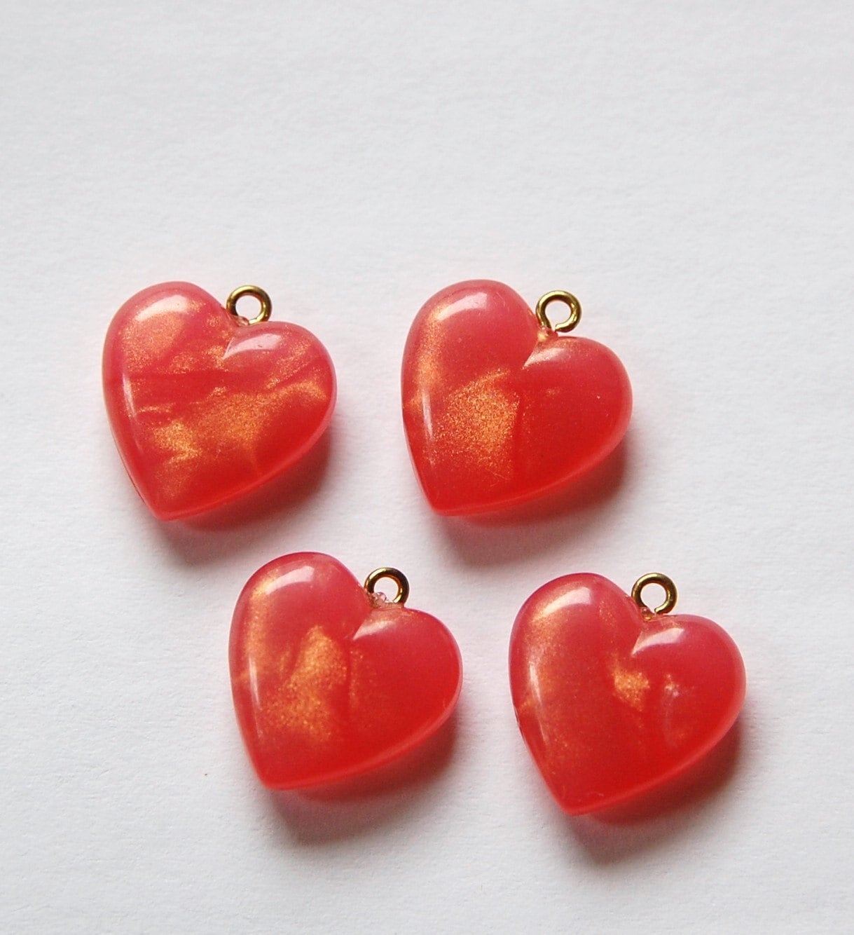 Vintage Small Peach Rose Pearl Acrylic Heart Charms Pendants chr175D