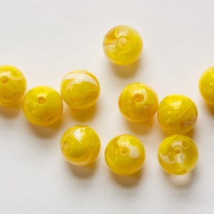Vintage Yellow and White Marbled Lucite Beads 10mm bds960K