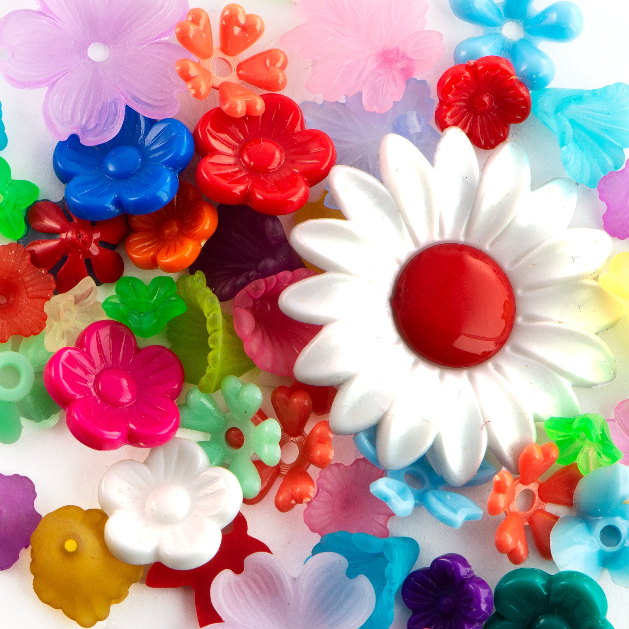 Random Assorted Vintage Plastic Stacking Flowers (~100pc)