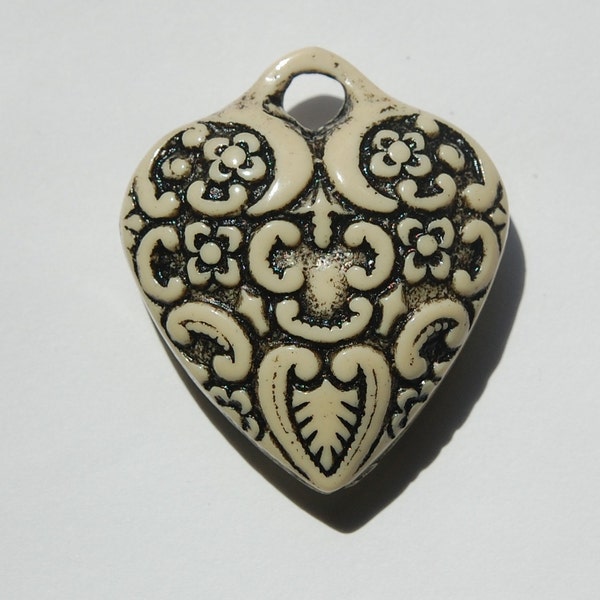 Antiqued Ivory with Black Etched Heart Pendant pnd071