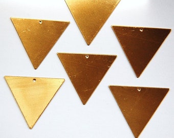 1 Bottom Hole Raw Brass Flat Geometric Triangle Pendant Charm 35mm (4) mtl145E