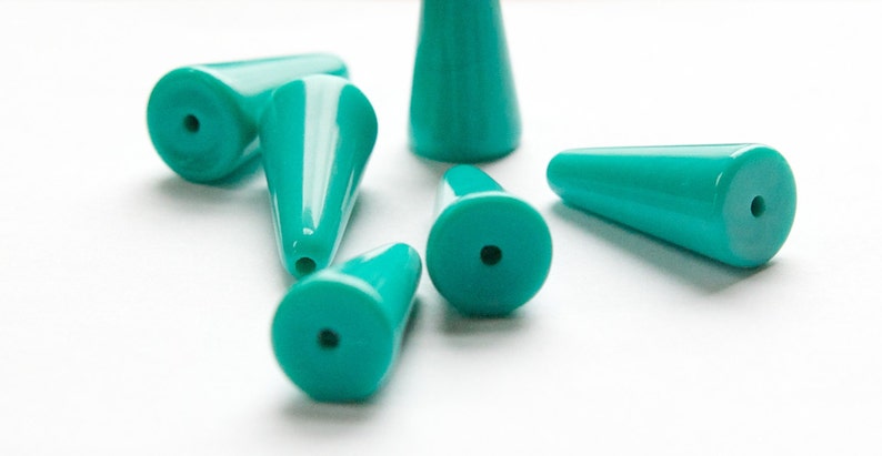 Vintage Opaque Teal Green Triangle Teardrop Acrylic Beads 6 bds311H image 2