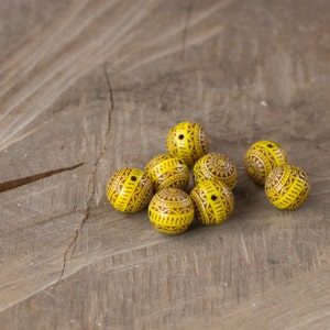 Vintage Yellow and Brown Etched Mosaic Acrylic Beads 12mm 8 bds014A image 1