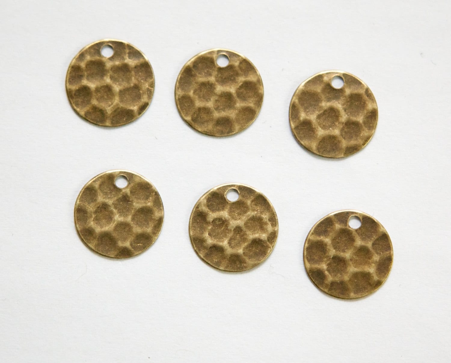 ciika TOROリング 1 Hole Brass Ox Hammered Circle Charms Drops 12mm (10