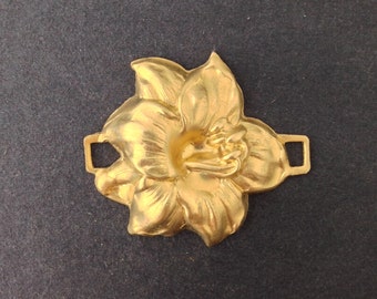 Raw Brass Flower Stamping Connector Pendant 28mm (2) mtl074