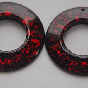 Vintage Retro Red and Black Acrylic Round Pendant Hoops (2) pnd108B