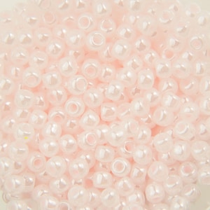 11/0 TOHO ROUND Ceylon Soft Pink Seed Bead (8g)