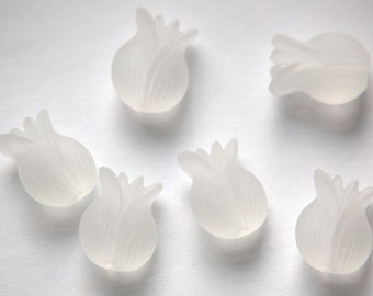 Vintage Matte White Lucite Tulip Flower Beads lg bds581D