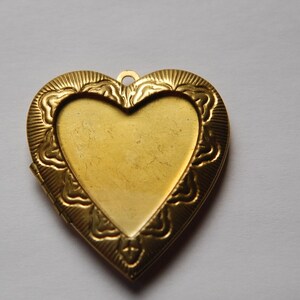Large Vintage Raw Brass Heart Locket with Setting lkt004C