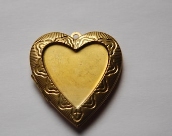 Large Vintage Raw Brass Heart Locket with Setting lkt004C