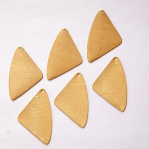 1 Hole Rounded Triangle Drops Pendants (6) mtl272
