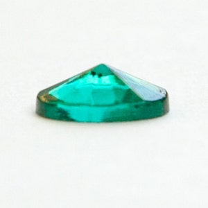 Vintage Emerald Pointed Center Glass Cabochons 10mm x 8mm cab832A