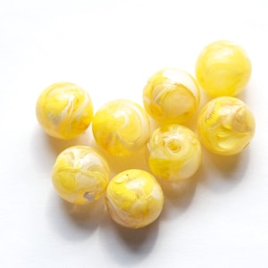 Vintage Yellow and White Marbled Lucite Beads 12mm bds960U
