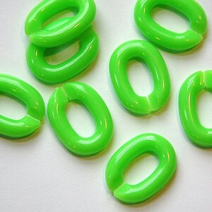 Vintage Plastic Connector Linking Links Bright Green LG (25) bds605C
