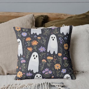 Halloween Ghost,Halloween Pillow,Halloween Ghost Pillow,Spooky Ghost, Cottage Core Pillow