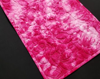 Quilted Table Runner, Ice Dye, Tie Dye, Pink, Fuchsia, Natural White Muslin, Roses