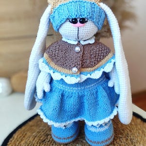 Konijn Tilda, gebreid konijn, gebreid speelgoed, knuffel, gehaakt konijntje, speelgoed voor kind, haas, konijnenpop, cadeau, konijntje in een jurk, speelgoed in kleding