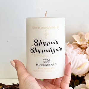 Puede incluir: Una vela blanca con una cruz y el texto "ՍՈՒՐԲ ՄԿՐՏՈՒԹՅՈՒՆ" en armenio, seguido de "Տիգրան Տիգրանյան" en armenio, "SEPTEMBER 23, 2025", "ST ANDREW'S CHURCH", "MY GODPARENTS: NERSES AND NARINE ALAYAN".