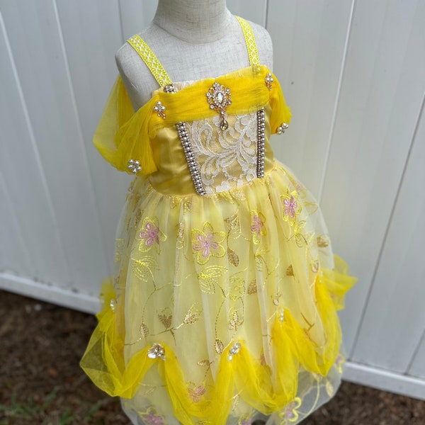 Vestido de princesa Bella dorada