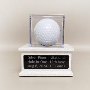 Hole in One Golf Ball Display Stand with Engraved Tag – Custom Golf Trophy Case, Golf Ball Holder & Keepsake Gift