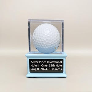 Golf Ball Display Holder with Engraved Tag – Personalized Golf Stand, Mini Trophy Base, Hole-in-One Keepsake Gift