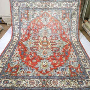 Alfombra Heriz de 2,7 x 3,6 m, estilo persa afgano, azul y rojo, con diseño geométrico anudado a mano, de lana teñida con vegetales, tradicional, para dormitorio y sala de estar.