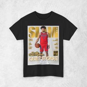 Maglietta Cade Cunningham, Detroit Pistons NBA SLAM Cover T-Shirt, T-shirt sportiva unisex, Streetwear da basket retrò vintage, regalo per uomo, papà