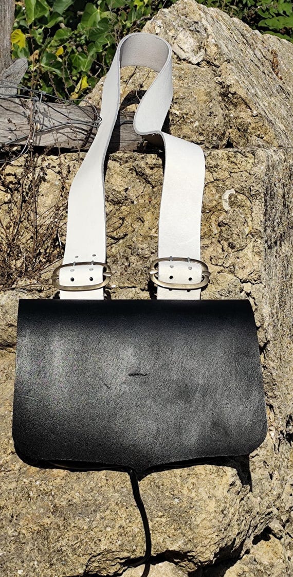 Handmade British Cartridge Pouch Leatherwork | 18th Century