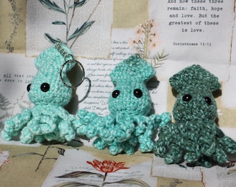 Llavero de calamar de crochet