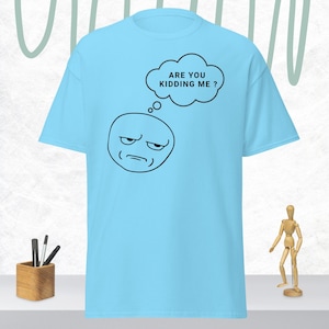 Puede incluir: Un letrero de madera rústica con la frase "Welcome to Our Home" en letras blancas. El letrero presenta un acabado envejecido y un diseño sencillo y acogedor.