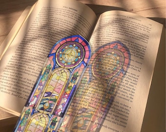 Segnalibro in stile gotico con vetrate colorate, motivo ornamentale per vetrate di chiese, regalo per amanti dei libri d'arte religiosa, accessorio per la lettura di ispirazione medievale