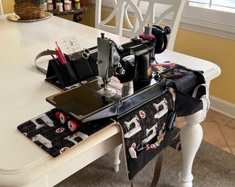 Protective tote and workstation 2 in 1 for Singer Featherweight sewing machine, made of cork on the outside and cotton inside, mesh pockets+