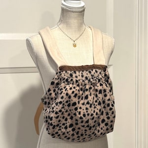 Pet carrier, pet sling, dog carrier, cat carrier, kangaroo pouch, hands free, adjustable straps, made of one layer of soft fleece