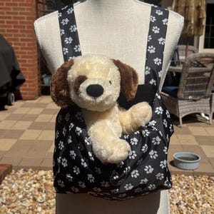 Pet carrier, pet sling, dog carrier, cat carrier, kangaroo pouch, hands free, adjustable straps, sports nylon outstide/soft flanel inside