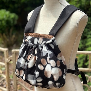 Pet carrier, pet sling, dog carrier, cat carrier, kangaroo pouch, hands free, adjustable straps, made of one layer of soft fleece