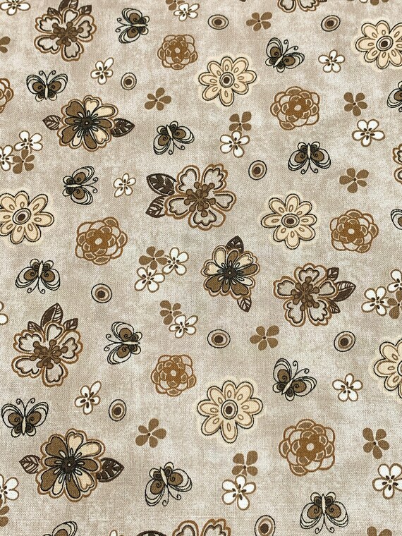 Fat Quarter Flying Sweetly Butterflies 100/% Cotton Quilting Fabric Purple