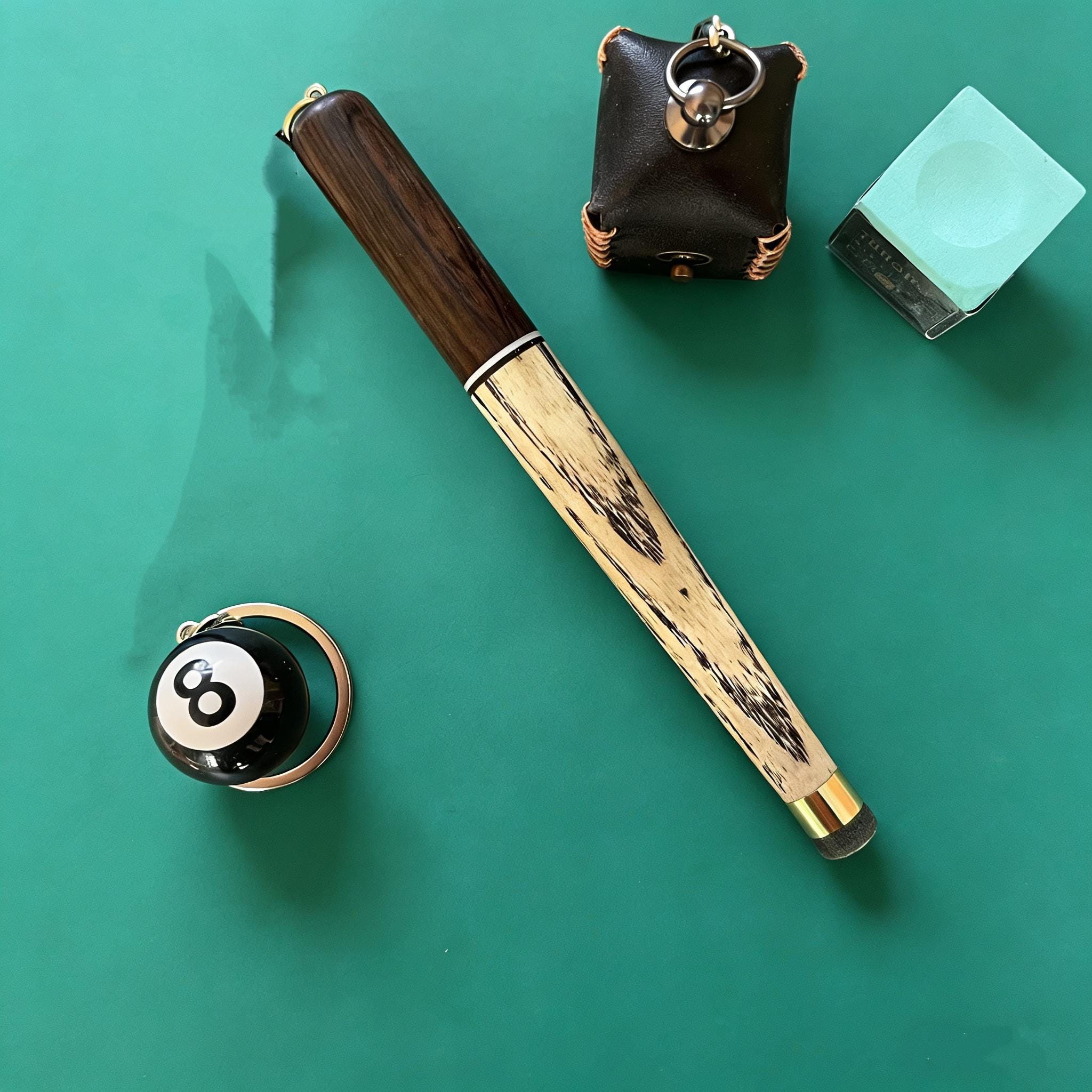 手作りのビリヤードキューキーホルダー（ボール8個とチョークホルダー